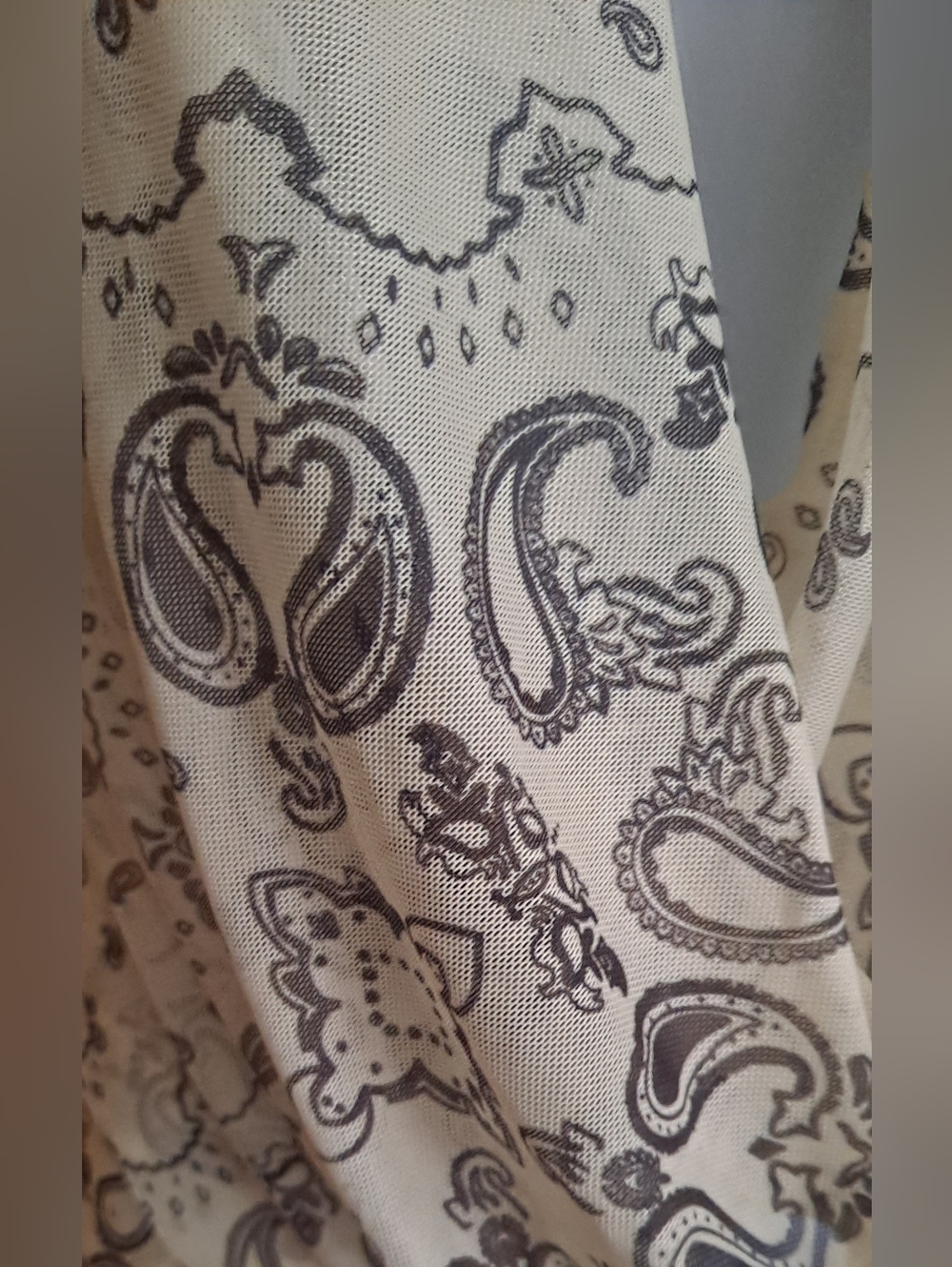 NWT PrettyLittleThing Draped Halter Bandana Print Top in Cream - Picture 7 of 9